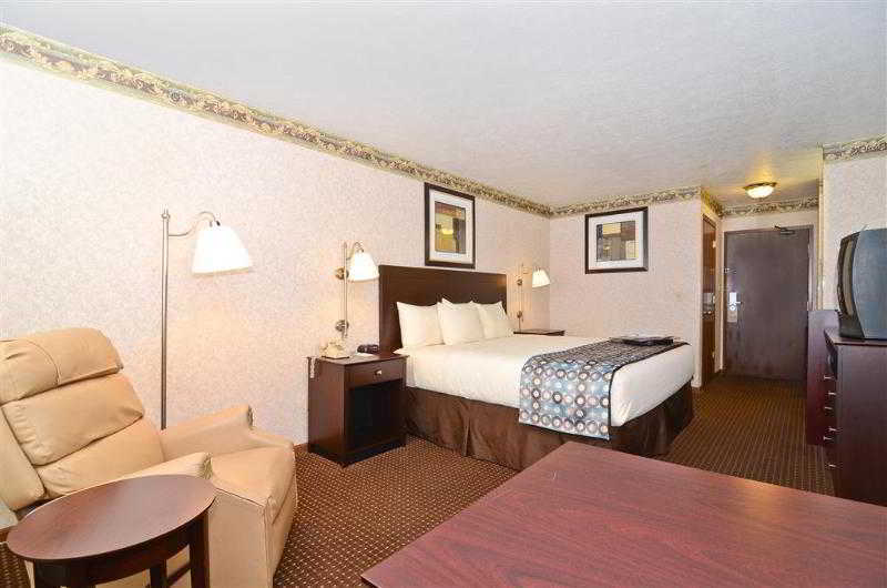 Baymont By Wyndham Danville Il Екстериор снимка