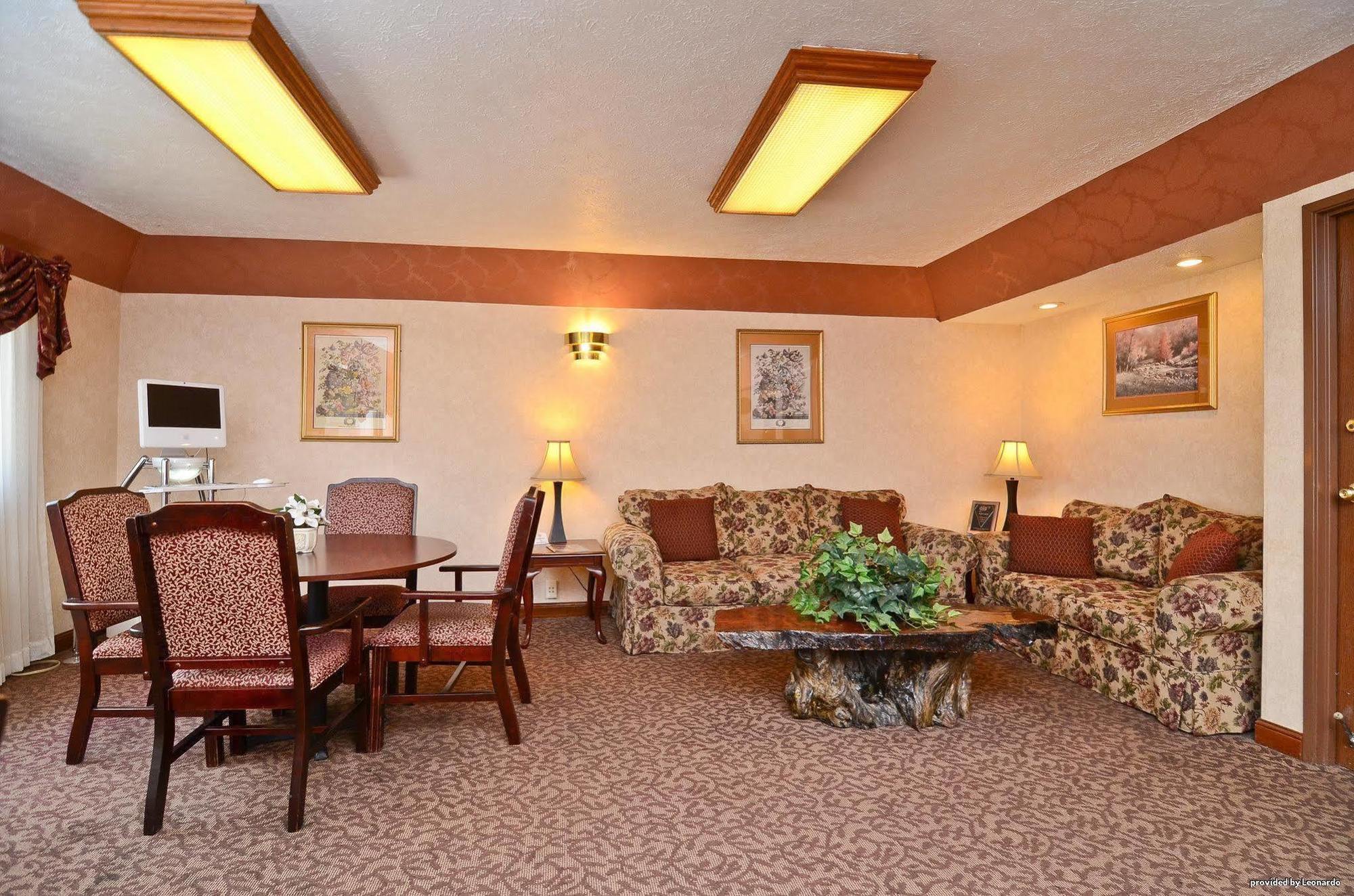 Baymont By Wyndham Danville Il Екстериор снимка