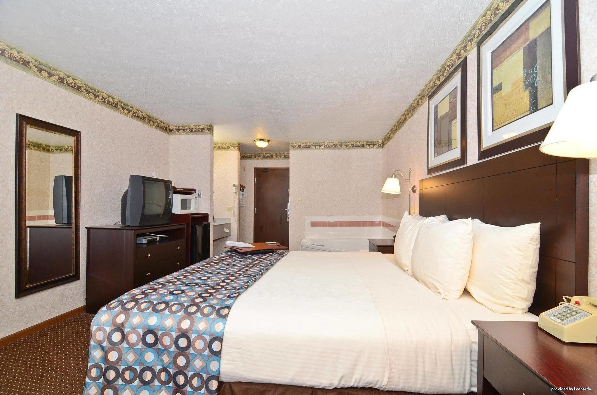 Baymont By Wyndham Danville Il Екстериор снимка