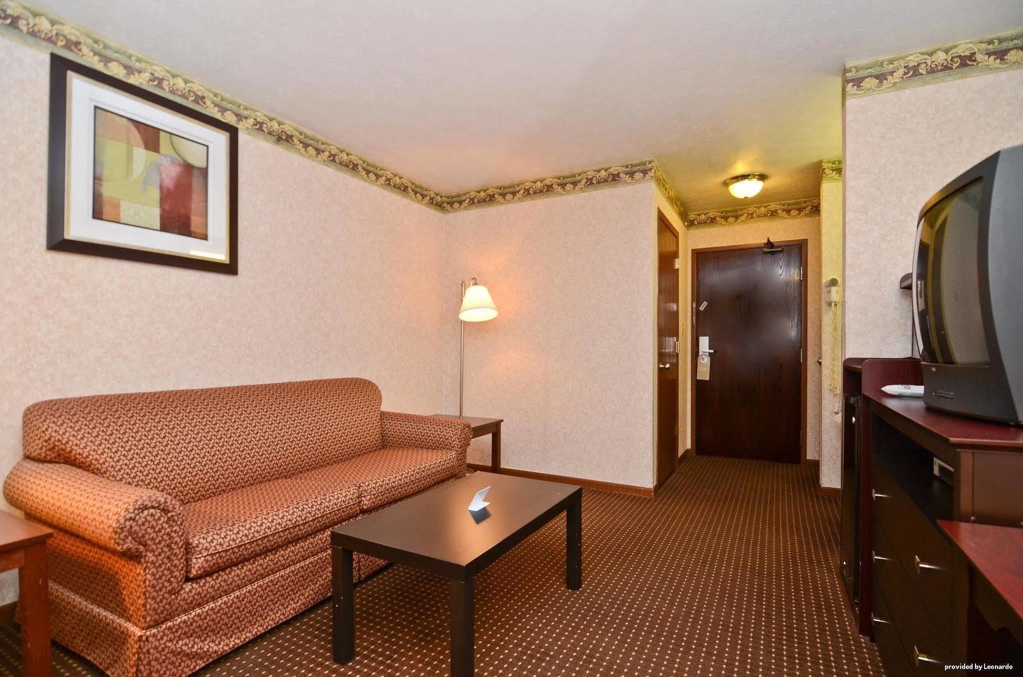 Baymont By Wyndham Danville Il Екстериор снимка