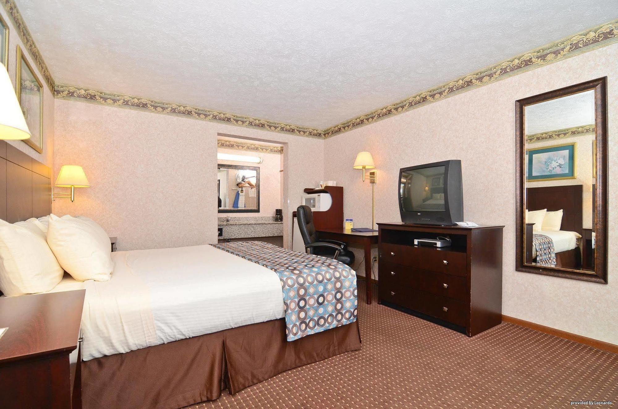 Baymont By Wyndham Danville Il Екстериор снимка