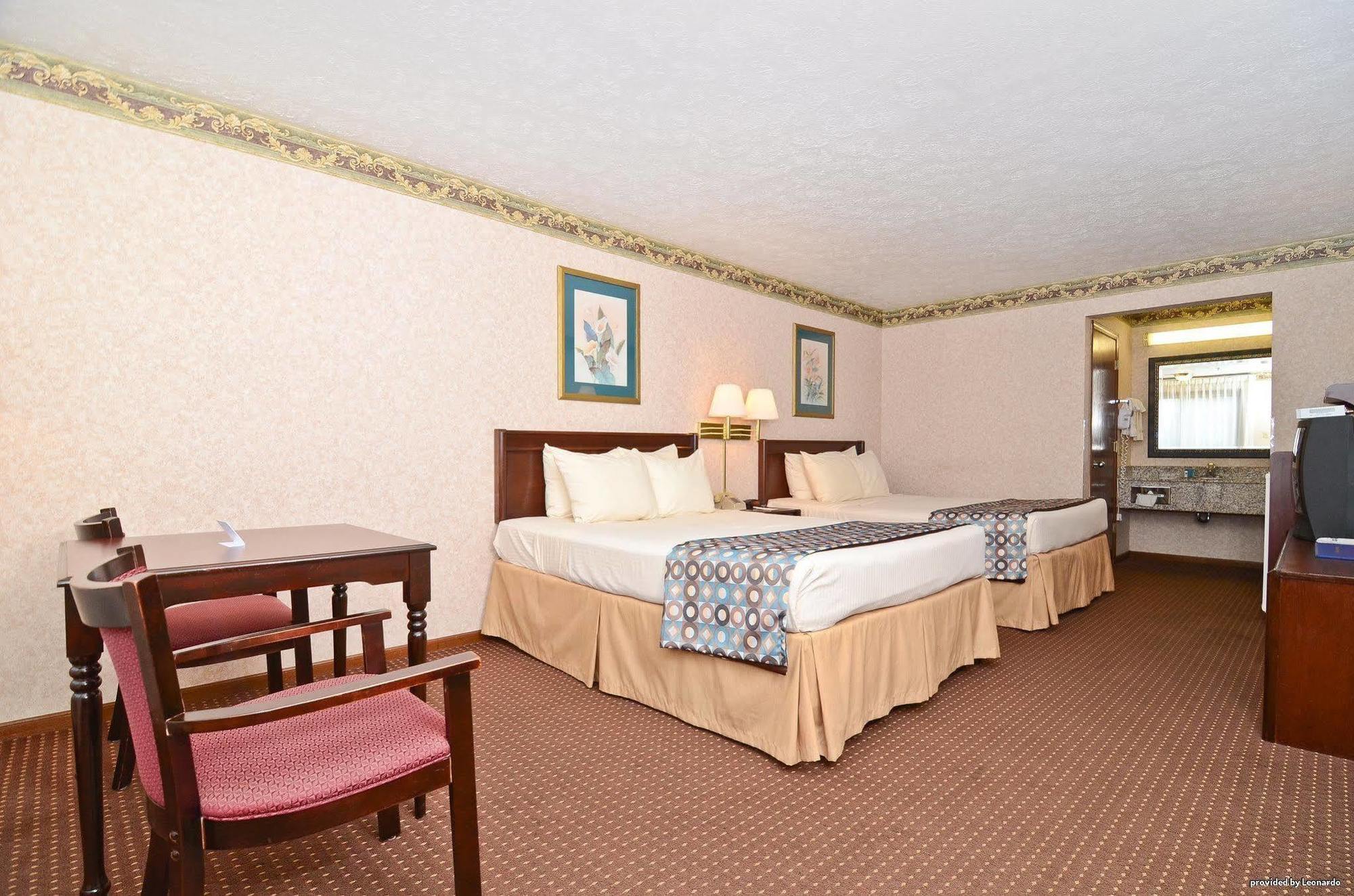Baymont By Wyndham Danville Il Екстериор снимка