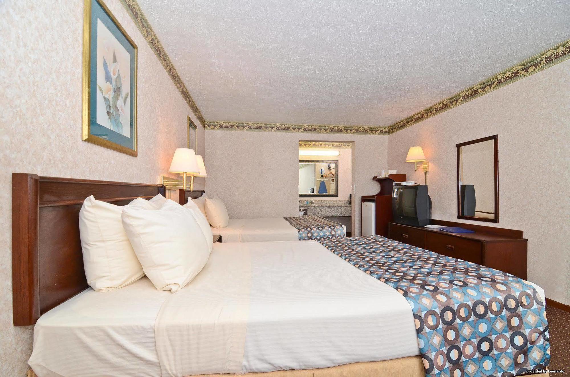 Baymont By Wyndham Danville Il Екстериор снимка