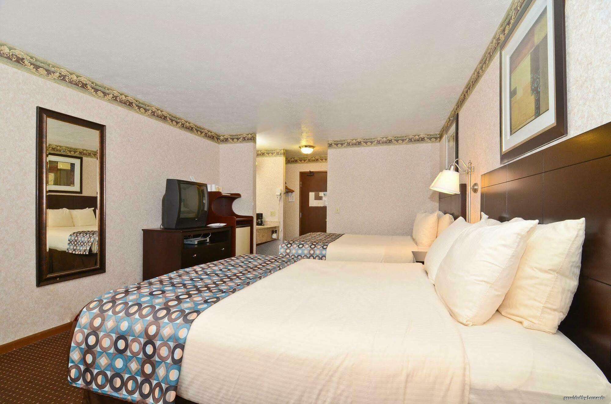 Baymont By Wyndham Danville Il Екстериор снимка